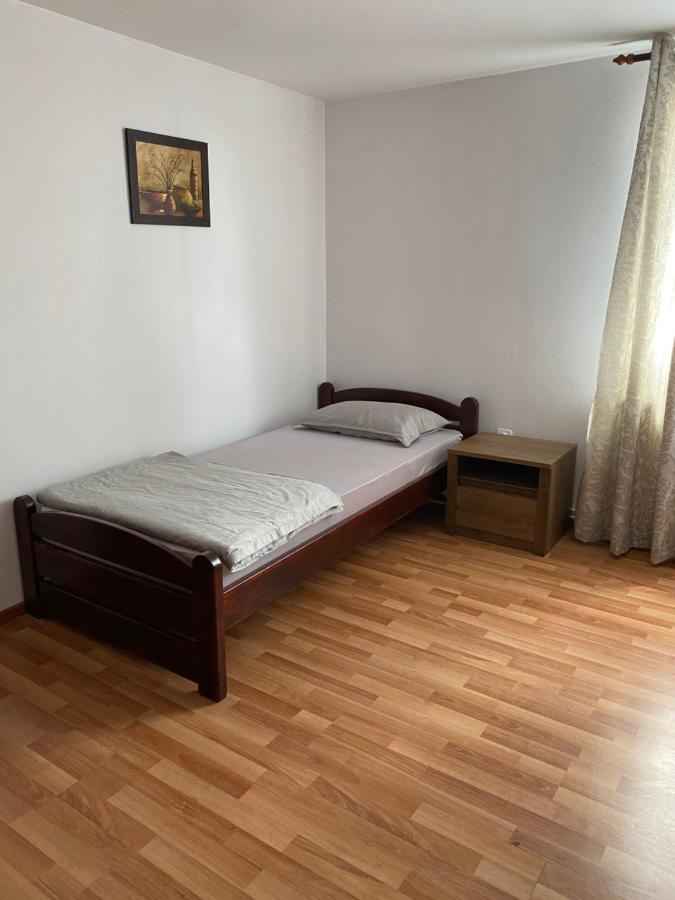Pensiunea Martuca Surdesti  Buitenkant foto